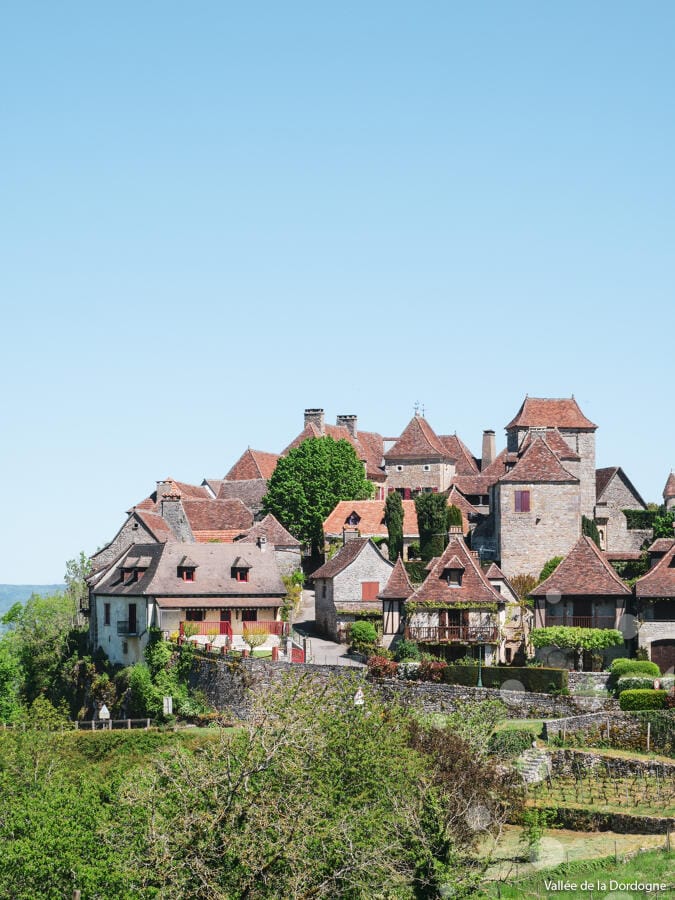 Village pittoresque dans la vallée de la Dordogne, Hôtel près de Sarlat avec Piscine, Maison Borrèze.