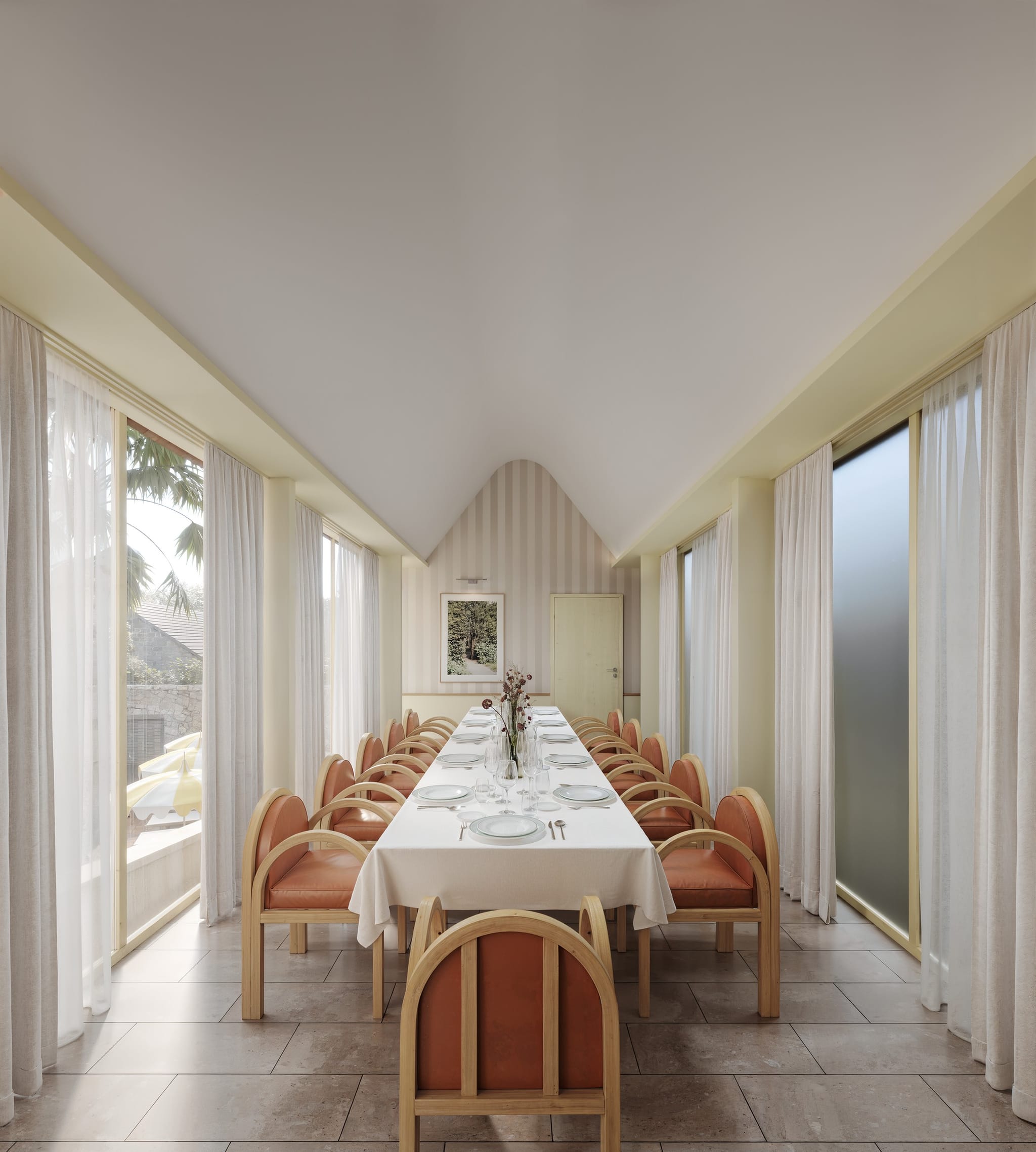 Salle à manger élégante avec table dressée, Hôtel Restaurant à Souillac, Maison Borrèze